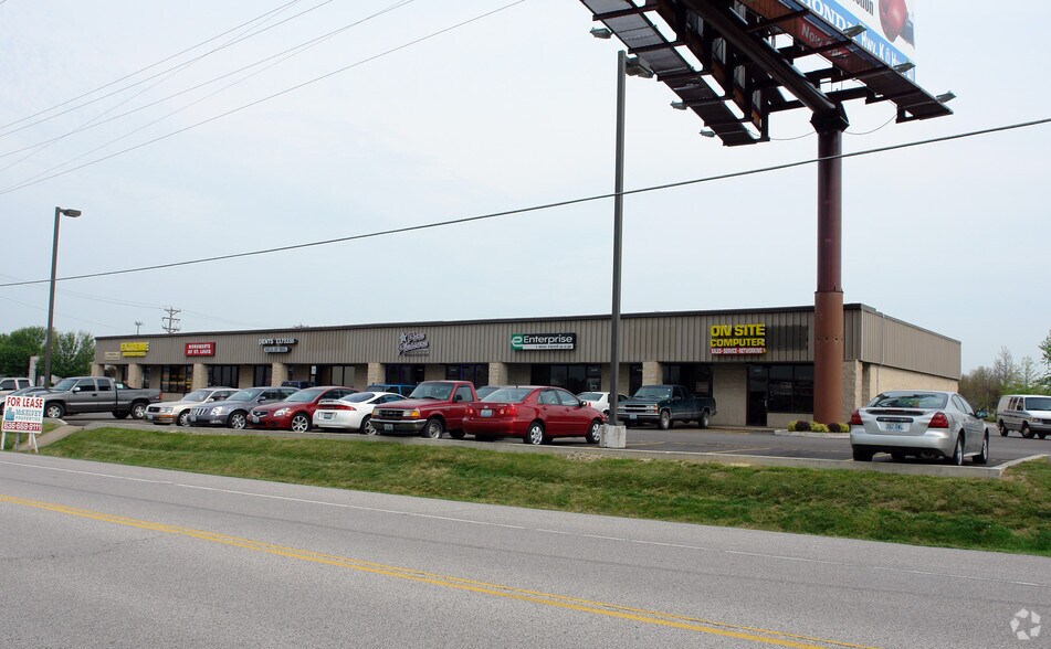 More Photos Of 4300-4372 N Service Rd, Saint Peters Showroom For Lease
