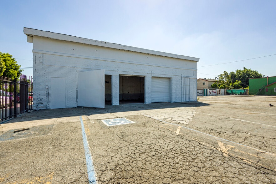 More Photos Of 110 E 62nd St, Los Angeles Auto Repair For Lease