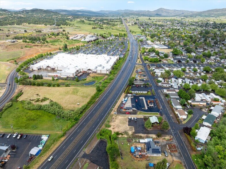 More Photos Of 10744 OR-62, Eagle Point Storefront Retail Office For Sale