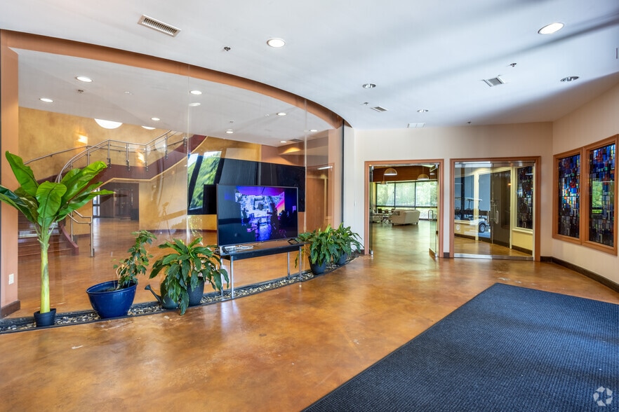 More Photos Of 3350 Greenbriar Pky SW, Atlanta Movie Radio TVStudio For Lease