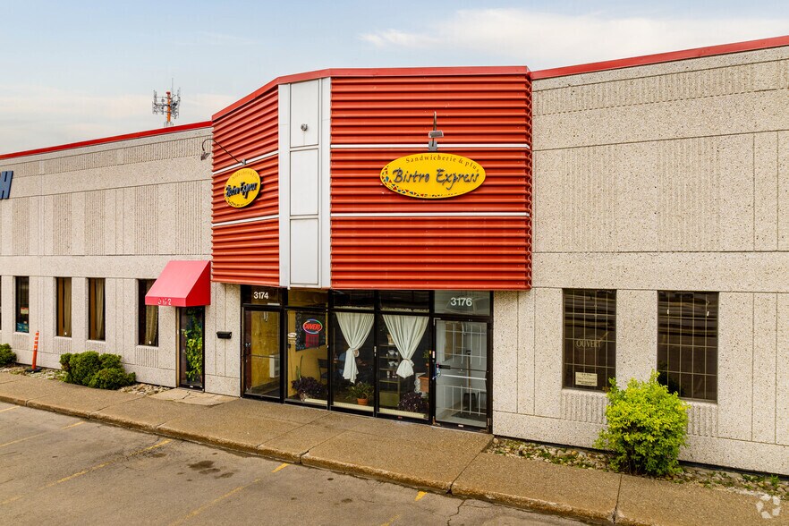 More Photos Of 3148-3178 Boul Industriel, Laval Flex For Lease
