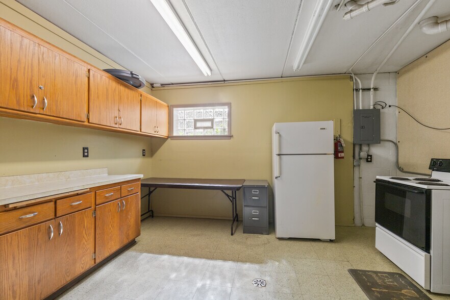 More Photos Of 2703 S Chicago Ave, South Milwaukee General Retail For Sale
