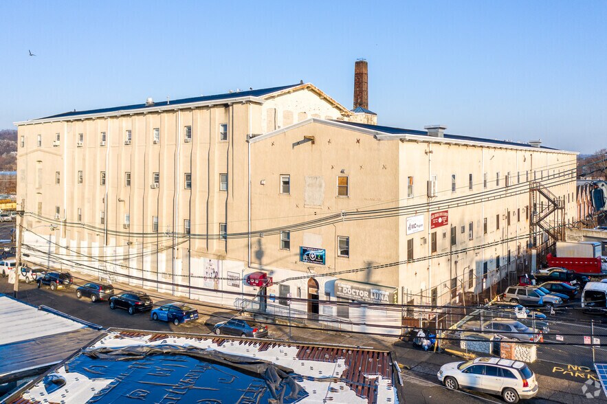 More Photos Of 185 6th Ave, Paterson Light Manufacturing For Lease