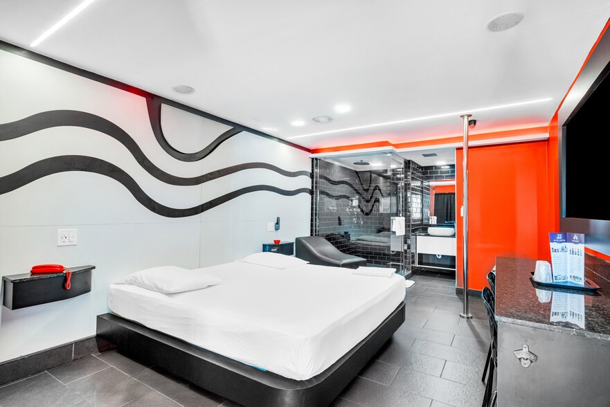 More Photos Of 841 N Krome Ave, Homestead Hotel For Sale