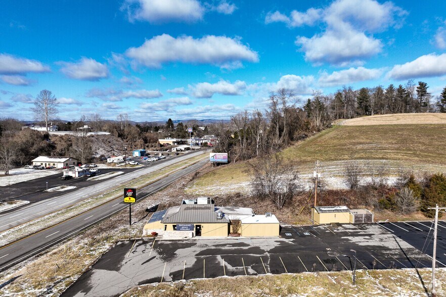 More Photos Of 27 Miners Dr, Castlewood Restaurant For Lease