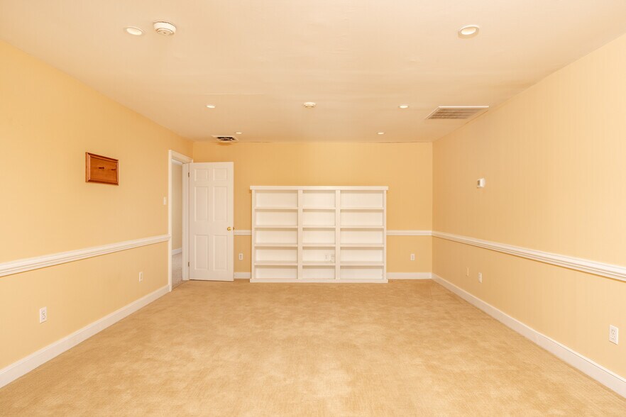 More Photos Of 352-362 W Bridge St, New Hope Storefront For Sale