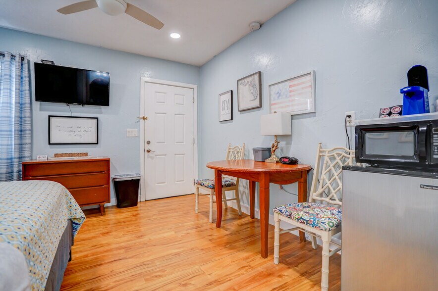 More Photos Of 2060 US Highway 27 N, Avon Park Hotel For Sale