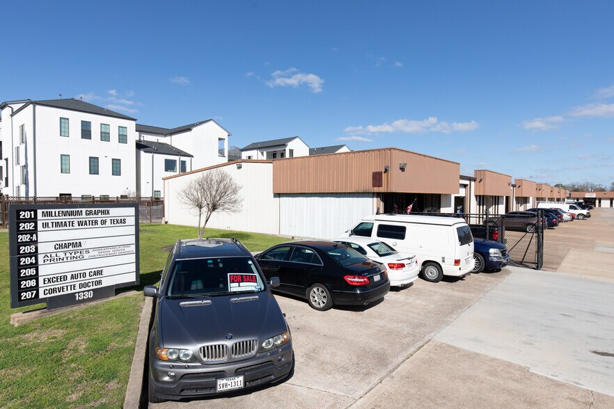 More Photos Of 1330 Sherwood Forest St, Houston Warehouse For Lease