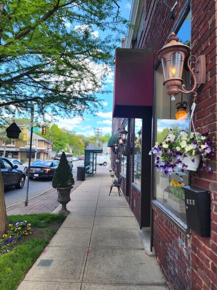 More Photos Of 316-318 Broad Ave, Leonia Storefront Retail Office For Lease