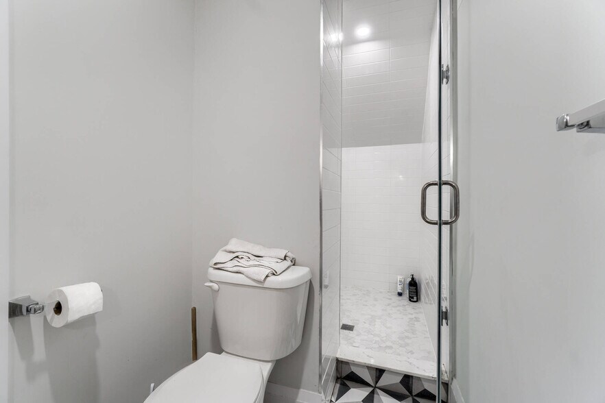 More Photos Of 4 Oriole Gdns, Toronto Apartments For Sale