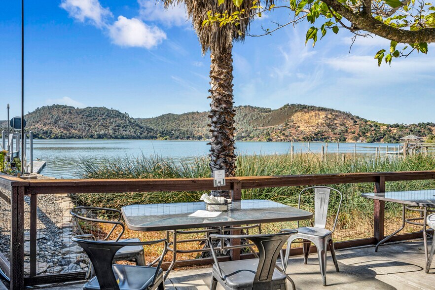 More Photos Of 14625 Lakeshore Dr, Clearlake Restaurant For Sale