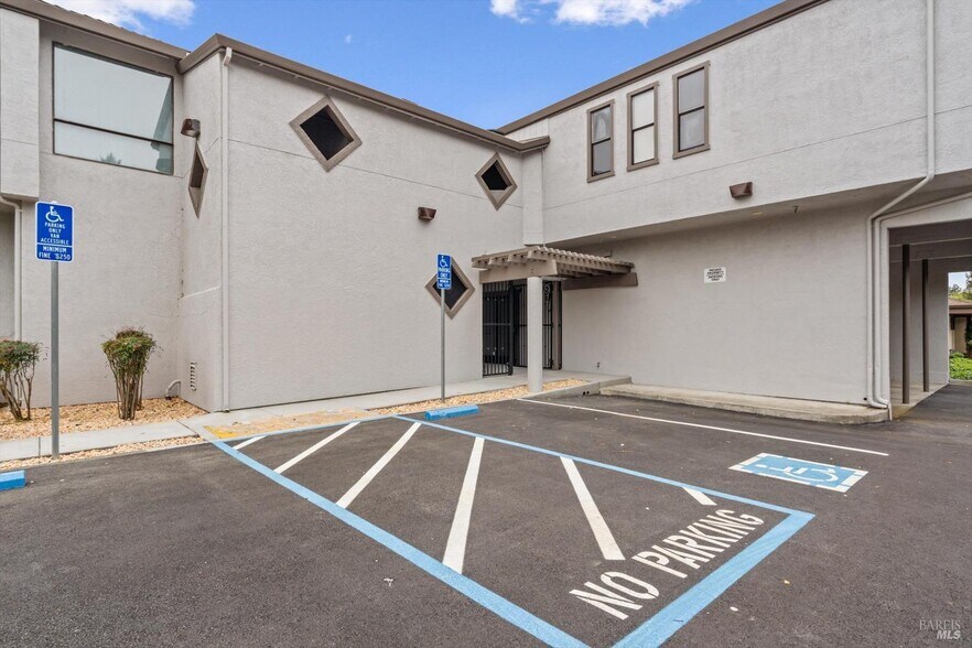 More Photos Of 1370 Medical Center Dr, Rohnert Park Medical For Sale