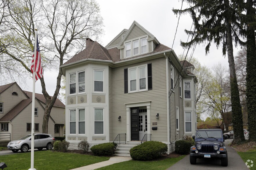 More Photos Of 2083 Main St, Stratford Office For Sale