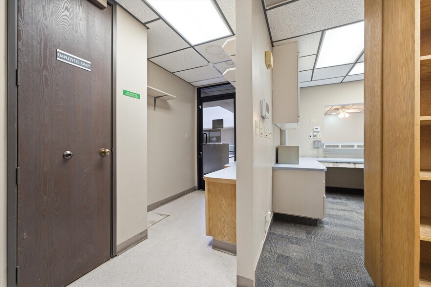 More Photos Of 1669 W Avenue J, Lancaster Medical For Lease