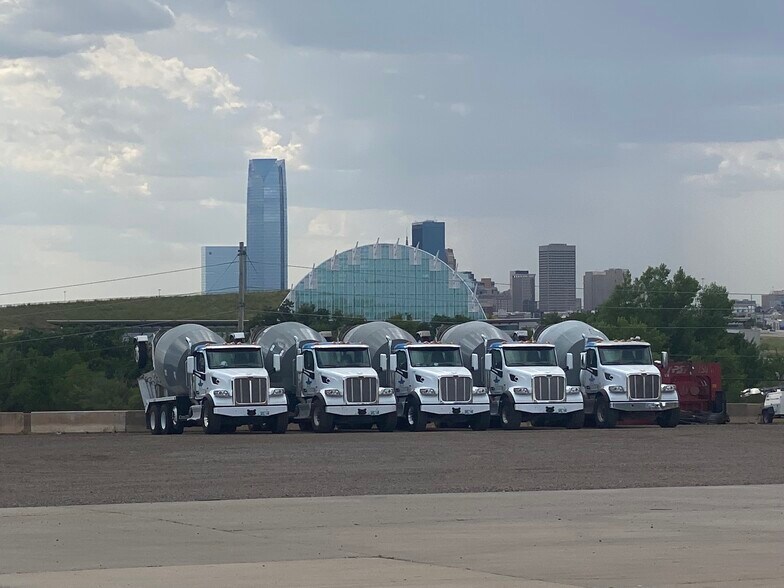 More Photos Of 1100 S Eastern Ave, Oklahoma City Light Manufacturing For Sale
