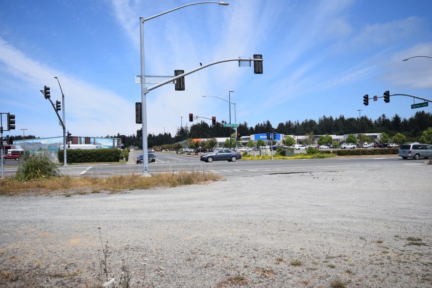 More Photos Of 915 E Washington Blvd, Crescent City Land For Lease