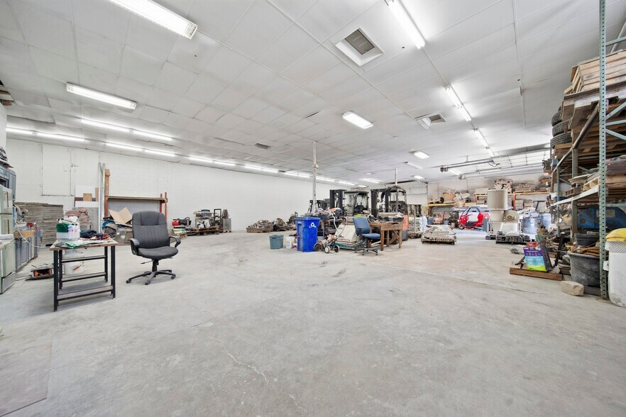 More Photos Of 15 SW Old Highway 8, New Brighton Manufacturing For Sale