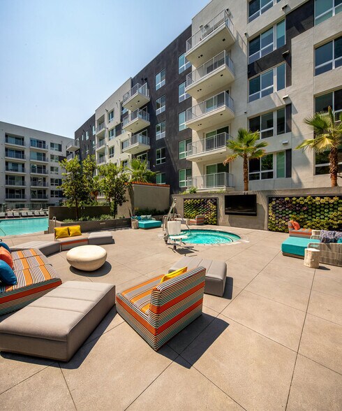 More Photos Of 1331 N Cahuenga Blvd, Los Angeles Apartments For Lease