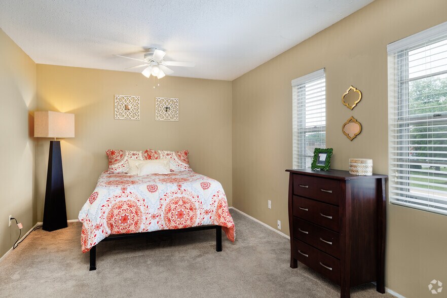 More Photos Of 800 E Grand Ave, Carbondale Apartments For Sale