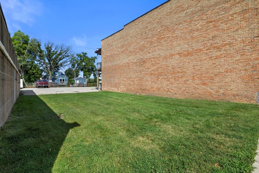 More Photos Of 1020 Main St, Union Grove Storefront Retail Residential For Sale