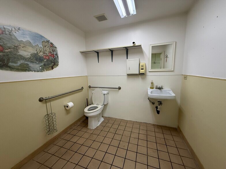 More Photos Of 1335 Railroad St, Paso Robles Storefront For Lease