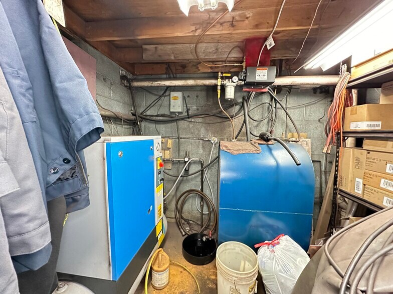 More Photos Of 611 W Manlius St, East Syracuse Auto Repair For Sale