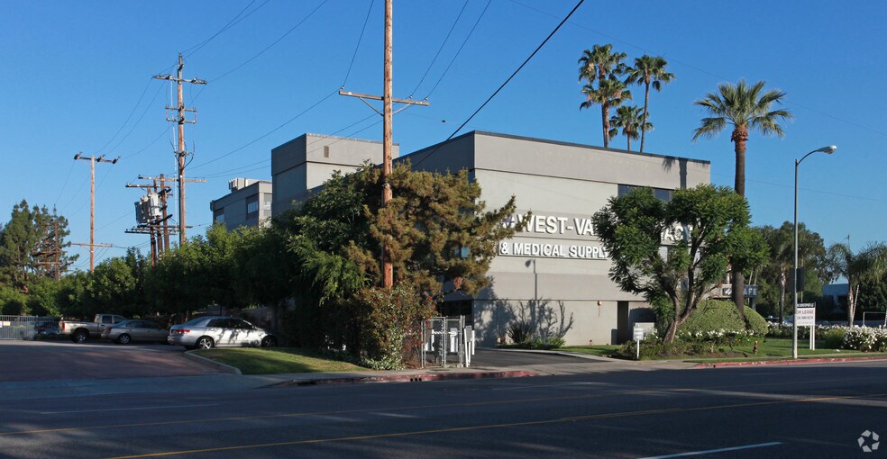 More Photos Of 5353-5363 Balboa Blvd, Encino Medical For Lease