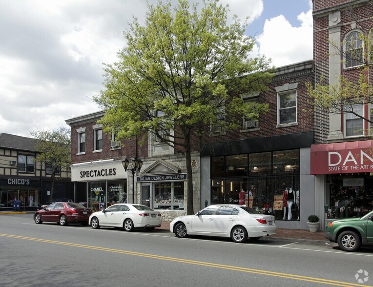 Primary Photo Of 80-84 Middle Neck Rd, Great Neck Storefront Retail Residential For Lease