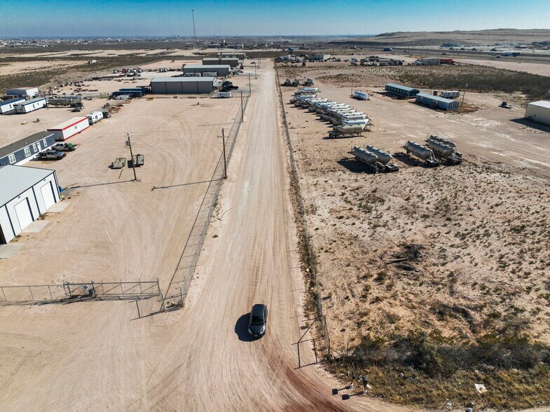 More Photos Of 14010 W Silver Fox Trl, Odessa Warehouse For Lease