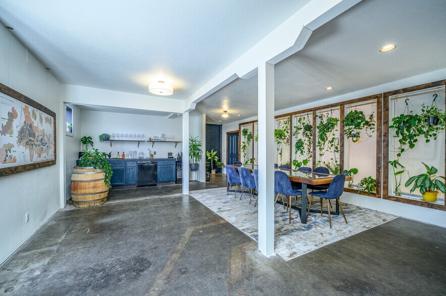 More Photos Of 475 NE 17th St, Mcminnville Storefront For Sale