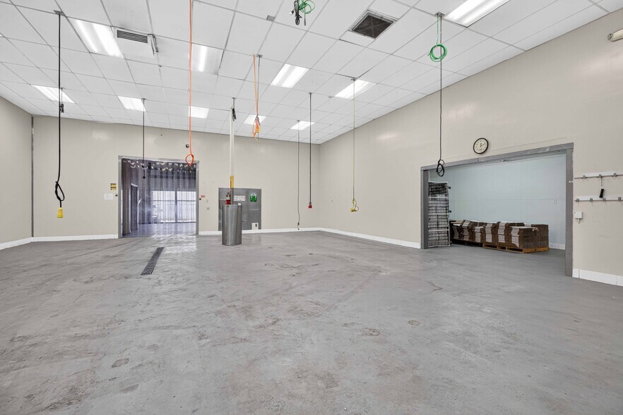More Photos Of 12220 Rivera Rd, Whittier Warehouse For Lease