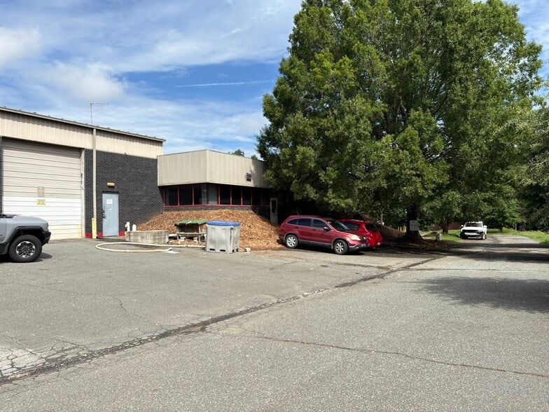 More Photos Of 4801 Lark Moore Ct, Charlotte Warehouse For Lease