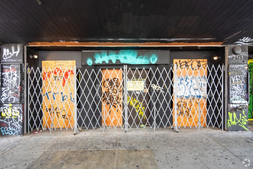 More Photos Of 2551 Mission St, San Francisco Freestanding For Lease