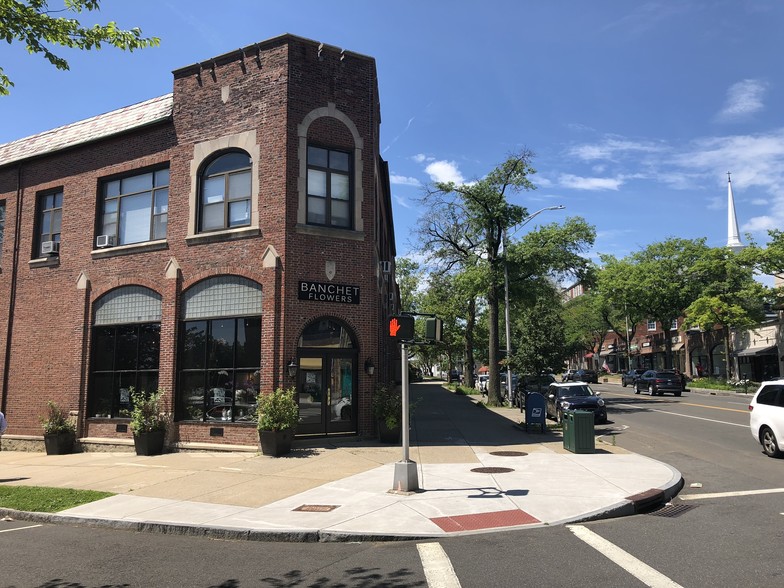 Primary Photo Of 26-40 E Putnam Ave, Greenwich Storefront Retail Office For Lease