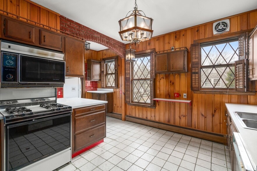 More Photos Of 1148 Boylston St, Chestnut Hill Multifamily For Sale