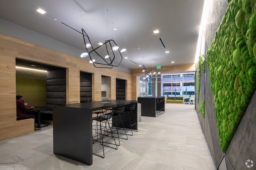 More Photos Of 10 10th St, Atlanta Office For Lease