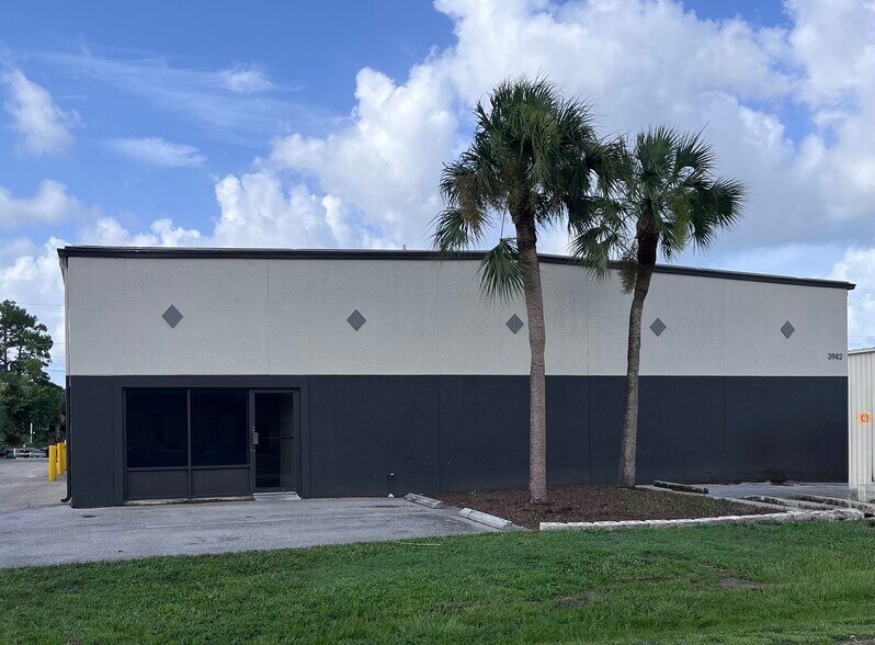 Primary Photo Of 3942 Arnold Ave, Naples Unknown For Lease