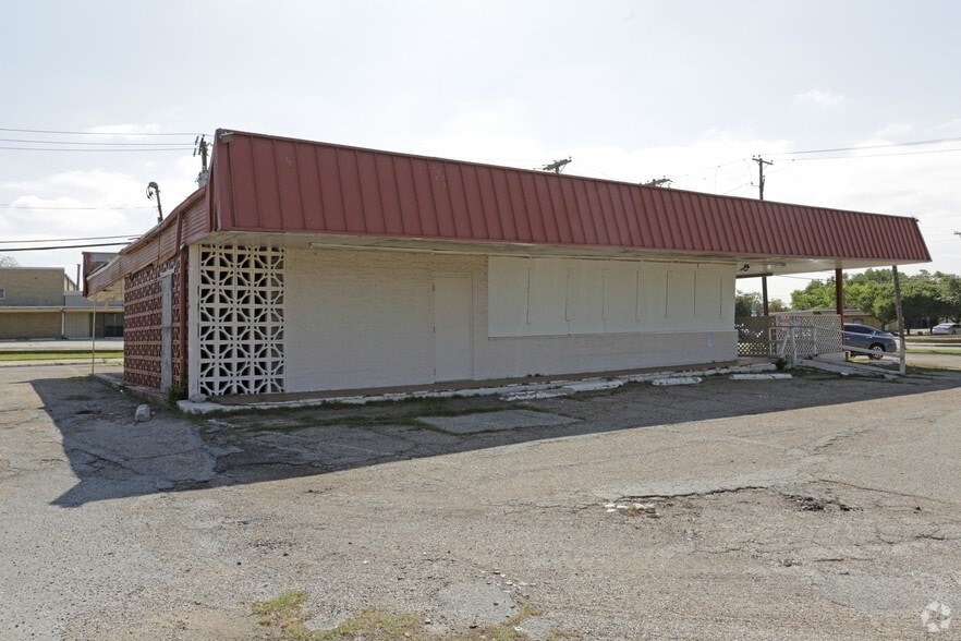 More Photos Of 2101 W Rochelle Rd, Irving Fast Food For Lease