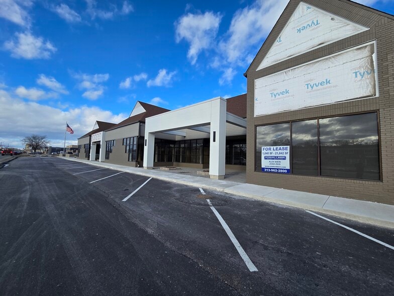 More Photos Of 33202-33278 Woodward Ave, Birmingham Unknown For Lease