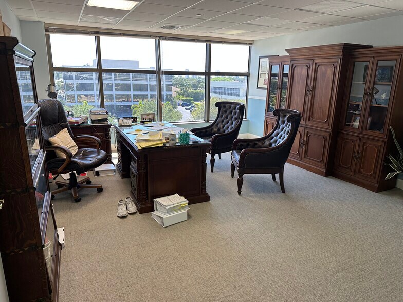 More Photos Of 631 US Highway 1, North Palm Beach Office For Sale