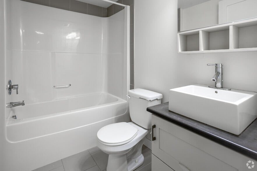 More Photos Of 10047 109 St NW, Edmonton Apartments For Lease