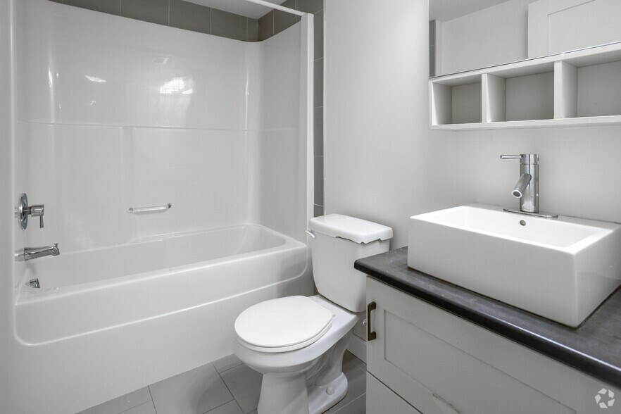 More Photos Of 10051 109 St NW, Edmonton Apartments For Lease