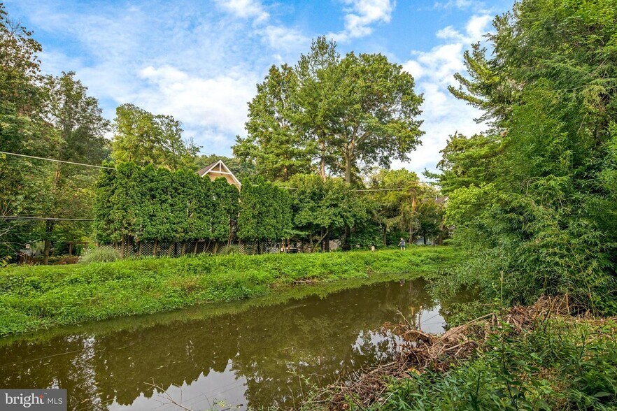 More Photos Of 1821 River Rd, Upper Black Eddy Restaurant For Sale