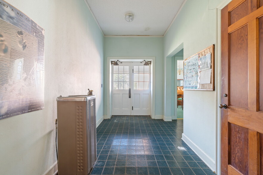 More Photos Of 171 Valley St, Centreville Flex For Sale