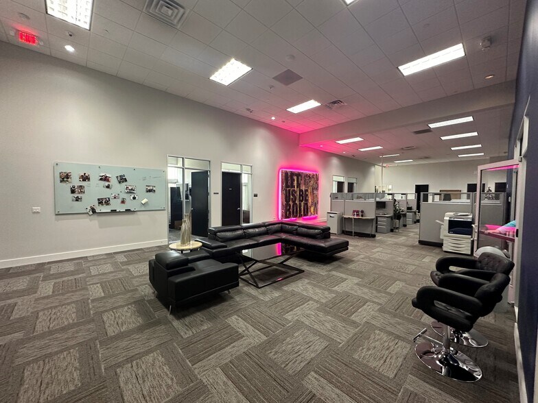 More Photos Of 1046 Texan Trl, Grapevine General Retail For Lease