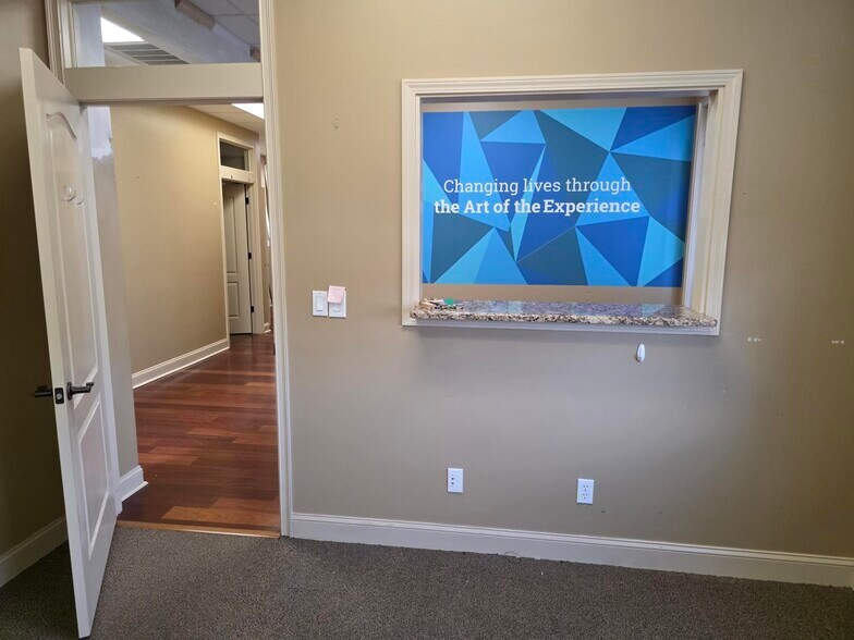 More Photos Of 2505-2511 Seven Springs Blvd, New Port Richey Office For Sale
