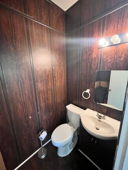 More Photos Of 2474 Broadway, Beaumont Medical For Sale