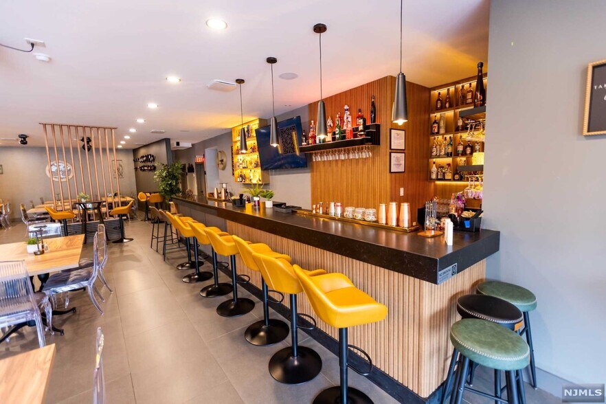 More Photos Of 526 Anderson Ave, Cliffside Park General Retail For Sale