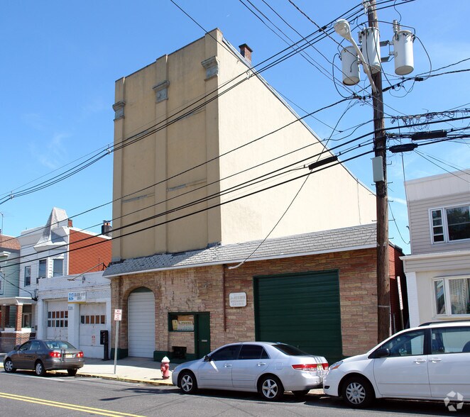 Primary Photo Of 534-536 43rd St, Union City Warehouse For Sale