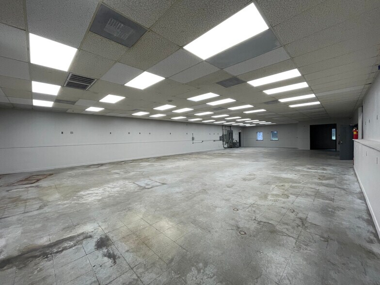 More Photos Of 750 N Price Rd, Sugar Hill Distribution For Lease